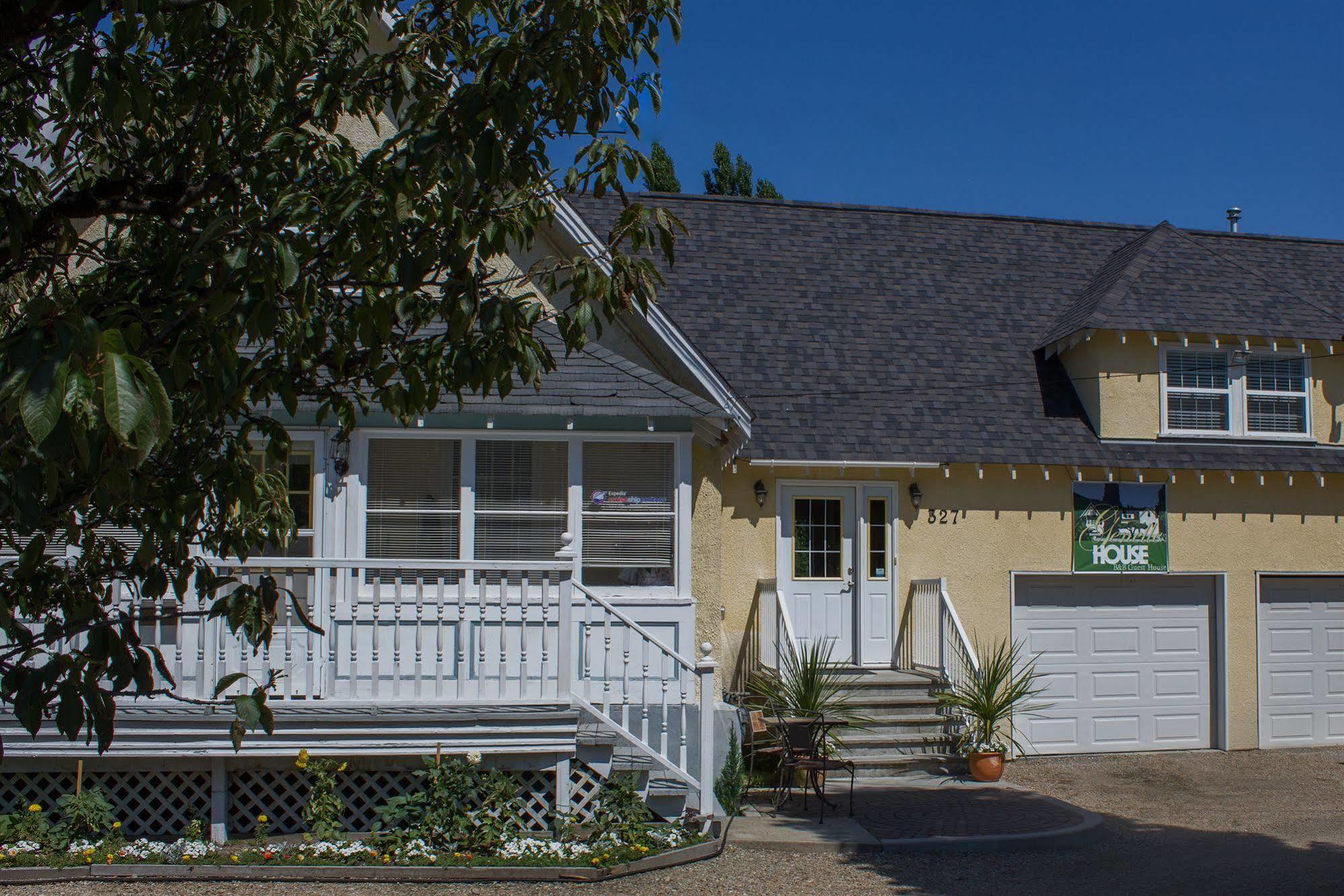 Genelle House B&B Guest House Bagian luar foto