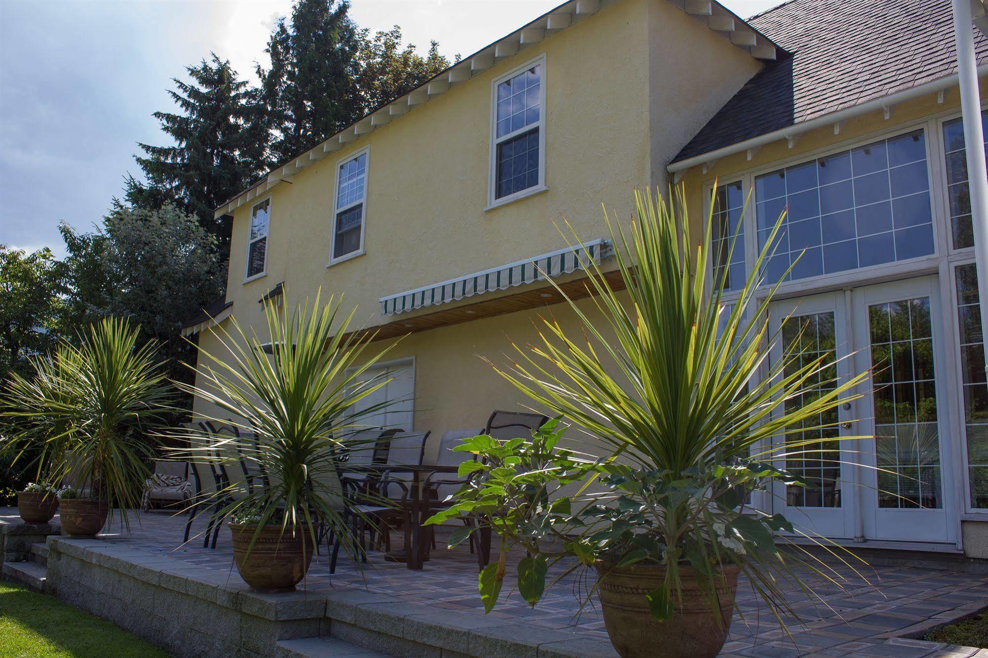 Genelle House B&B Guest House Bagian luar foto